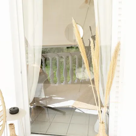 Апартаменты Julie's Home Παραλία Ακράτας *