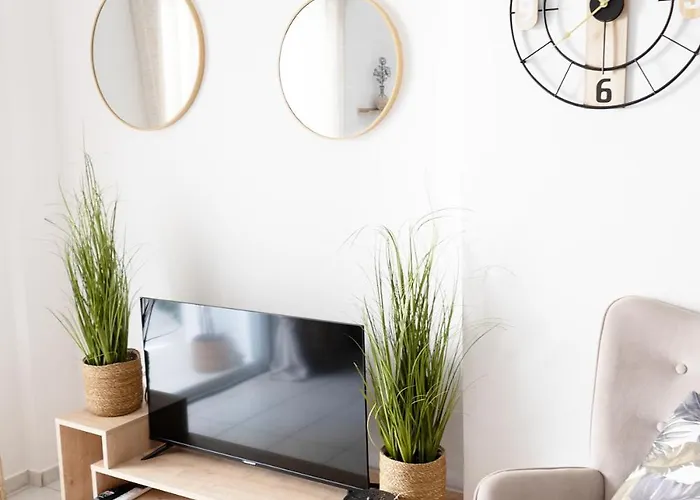 Julie's Παραλία Ακράτας