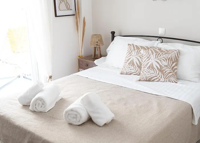 Julie's * Παραλία Ακράτας